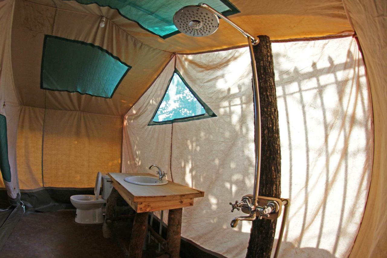 Bed and Breakfast Kara-Tunga Safari Camp Moroto Екстер'єр фото